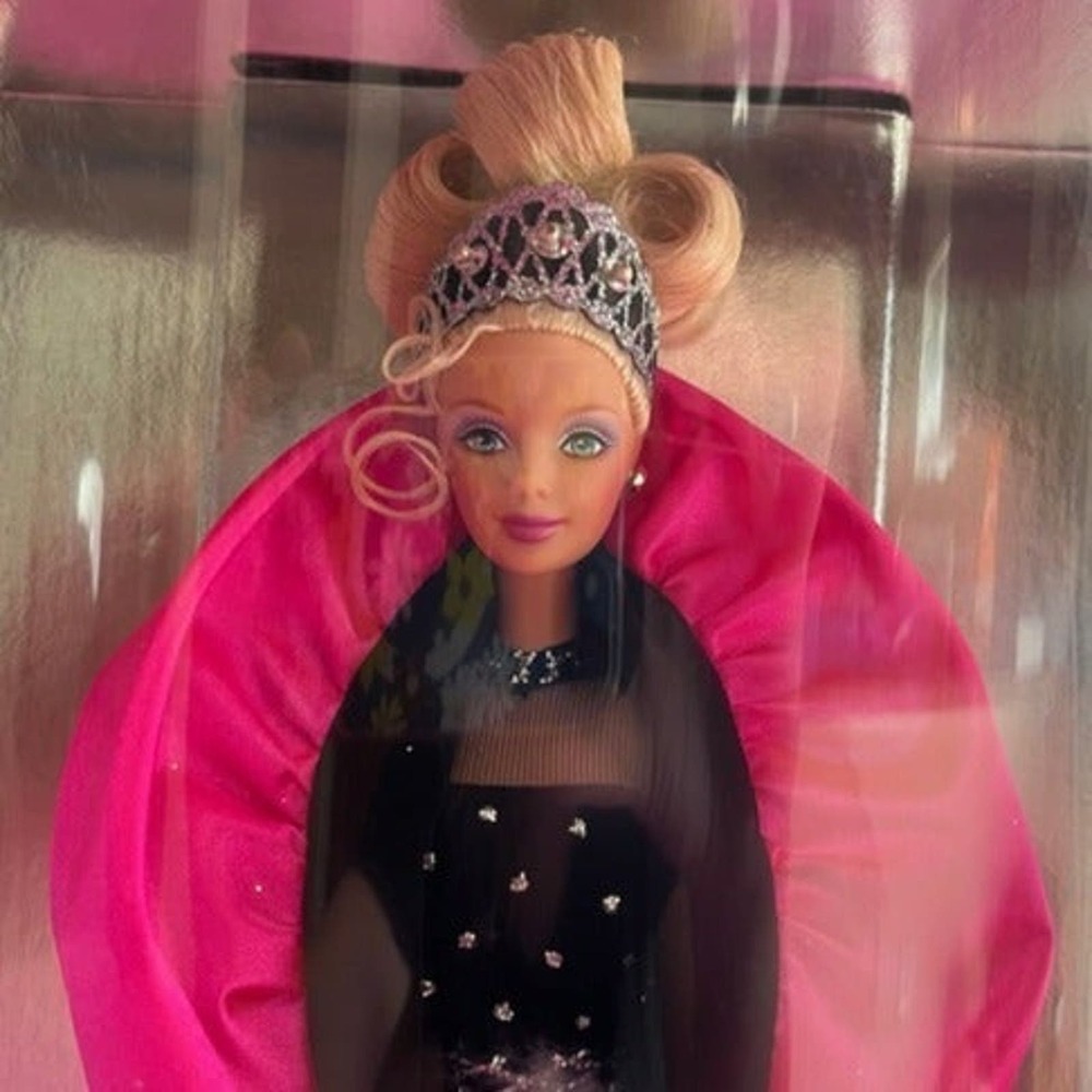 BARBIE - 1998 Vintage Happy Holidays Doll Special Edition Mattel New in Box NFRB